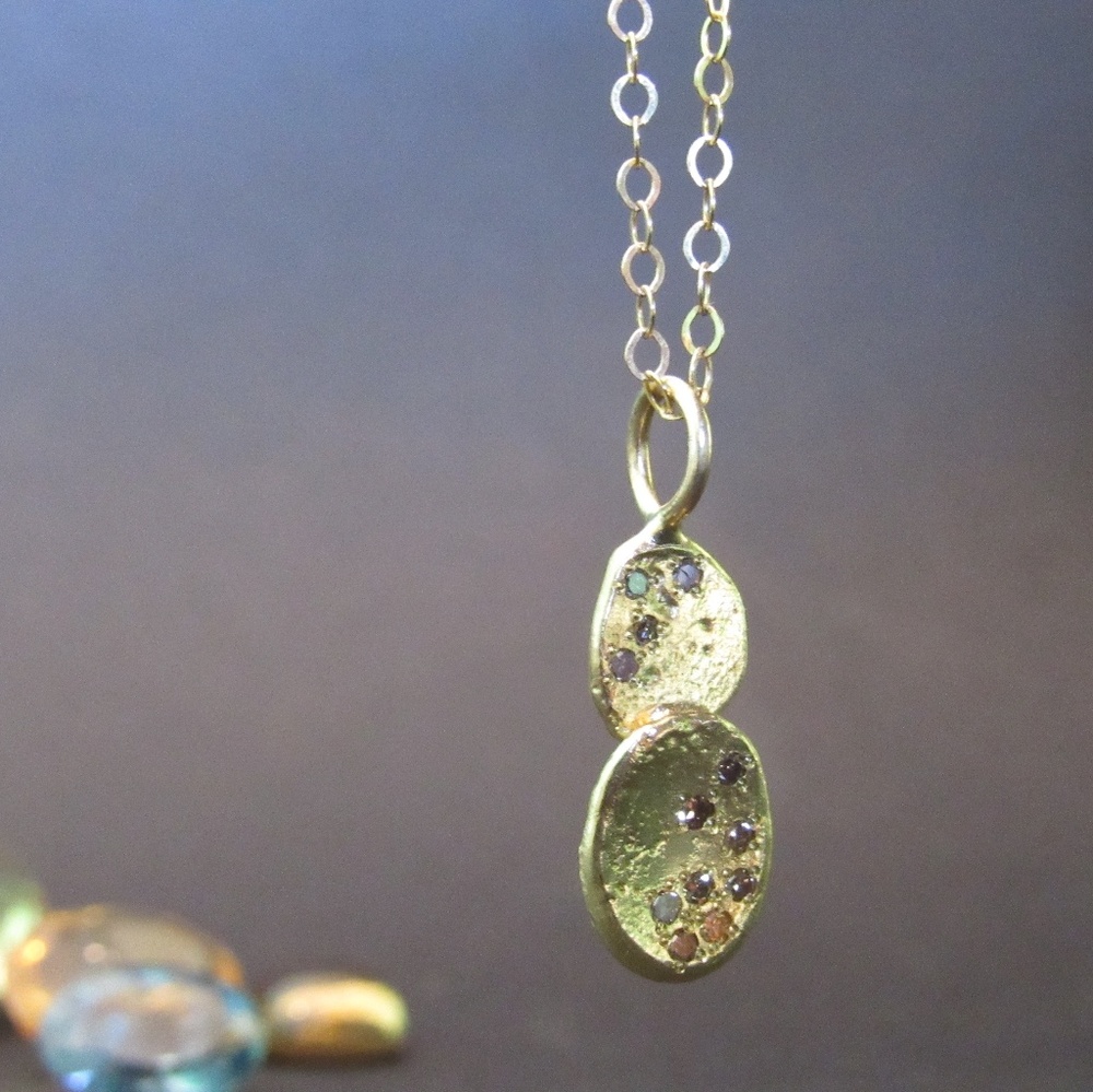 Gold diamonds necklace.